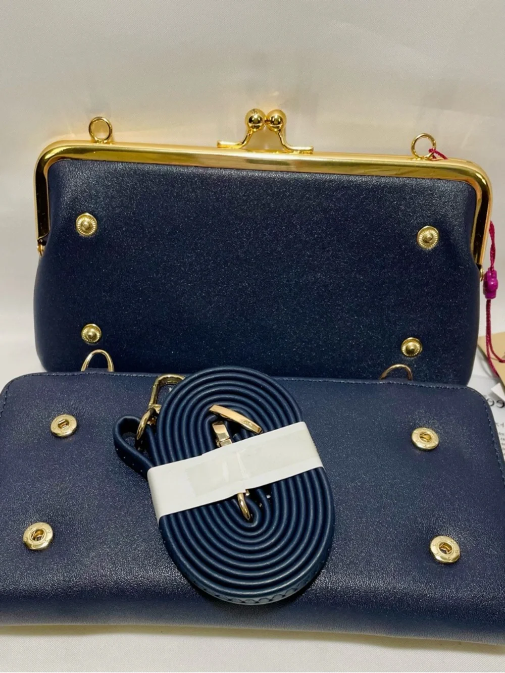Nicole Lee "Stairway to Heaven" Signature Kiss Lock Crossbody Wallet, NWT - Picture 7 of 13